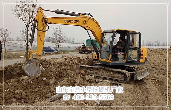 多种小型反铲挖掘机云集兰州 重大项目批量开工后迎来工程机械新热土